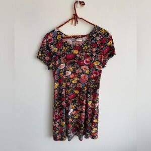 Vintage dress
Medium - fits as small IMO
Smart Set
